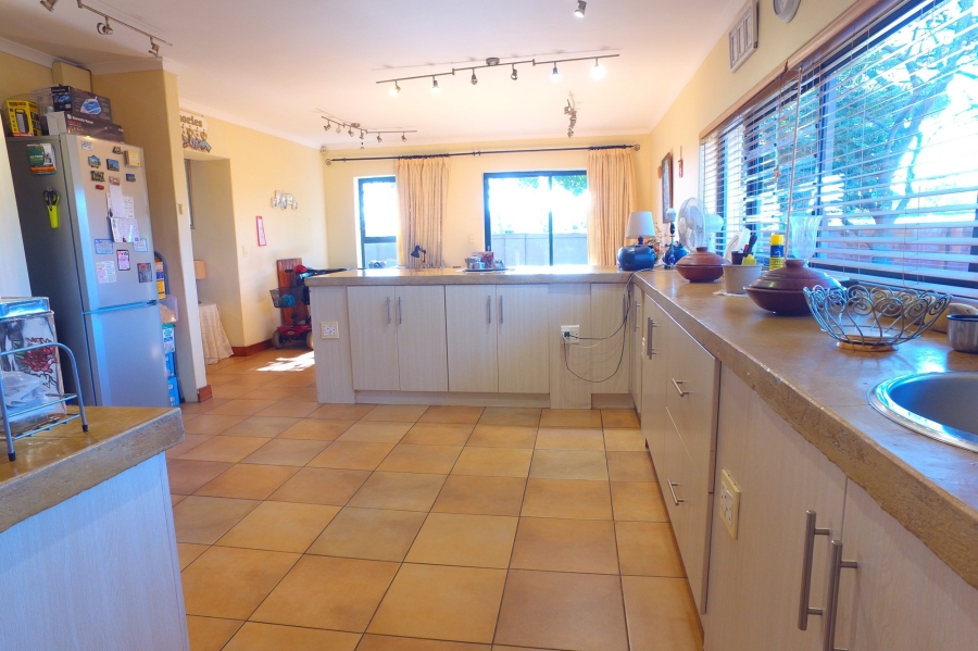 3 Bedroom Property for Sale in Eikenbosch Western Cape